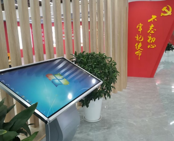 43寸卧式触摸查询一体机